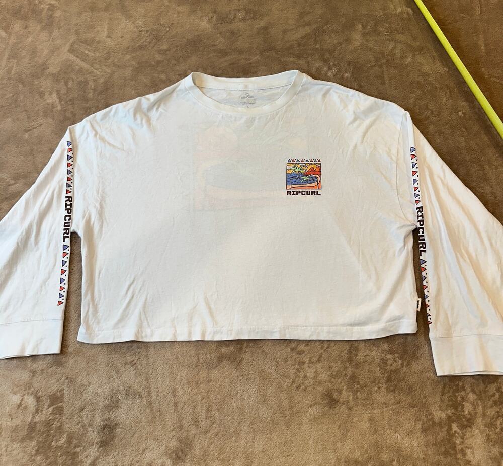 Rip Curl White Cropped Long Sleeve Graphic Tee NWOT Size Large